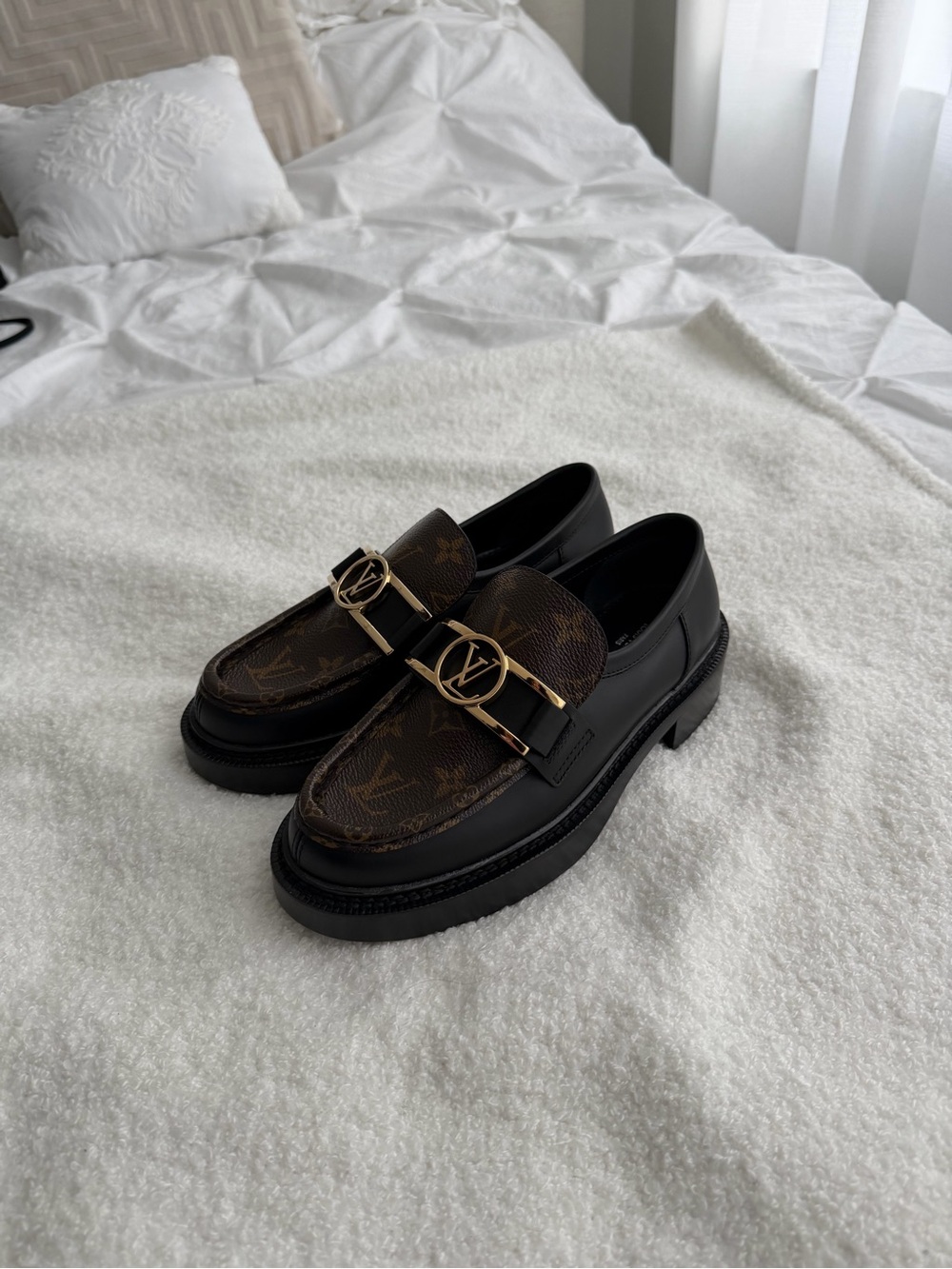 Louis Vuitton Women’s Brown Monogram Leather Academy - Picture 6 of 6